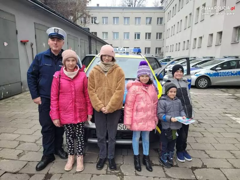 Akcja "Bezpieczne Ferie". Dzieci odwiedziły komendę w Siemianowicach Śląskich
