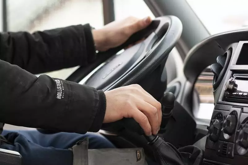 Akcja "Łapki" na kierownicę. Policjanci zwracają uwagę na bezpieczeństwo w ruchu drogowym!