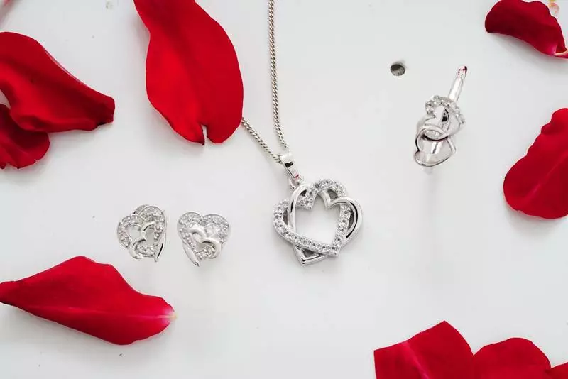 Czy srebrna biżuteria to dobry pomysł na prezent?