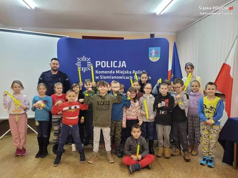Drugoklasiści odwiedzili siemianowickich policjantów