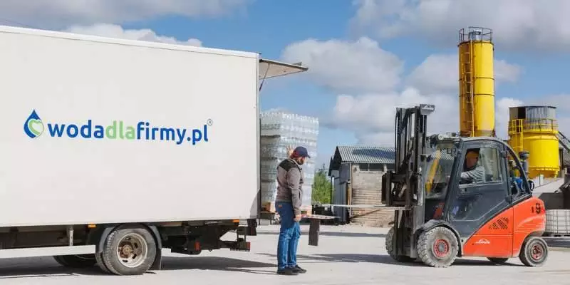 Hurtownia wody butelkowanej Staropolska®: Twój niezawodny partner biznesowy