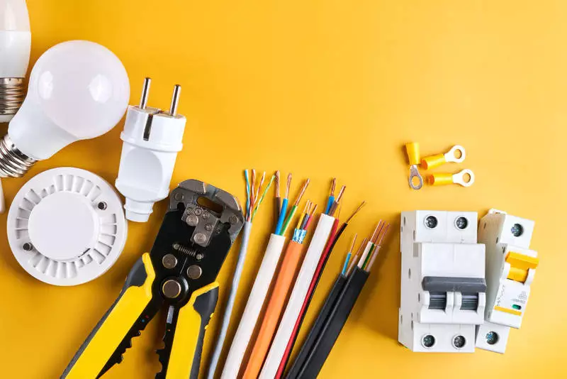 Jak wybrać odpowiednie komponenty elektryczne dla Twojego projektu? Przewodnik zakupowy