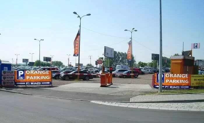 Jak zarezerwować miejsce parkingowe przy lotnisku? Podpowiadamy!