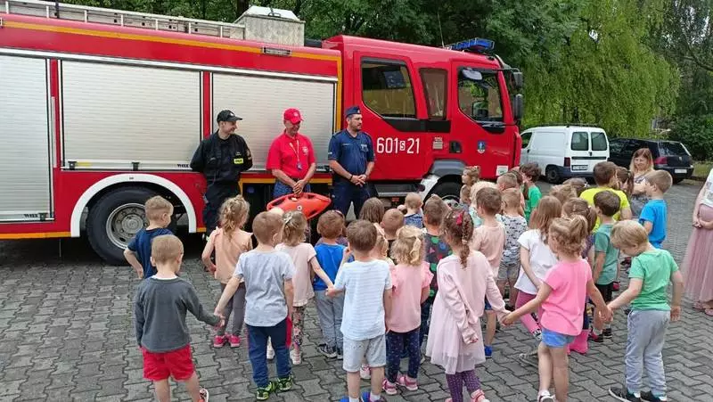 "Kręci mnie bezpieczeństwo nad wodą". Policjanci, strażacy i ratownicy wodni w akcji