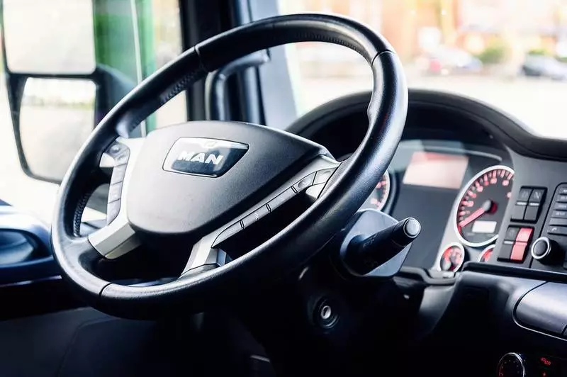 Leasing ciągników siodłowych - sposób na optymalizację kosztów firmy