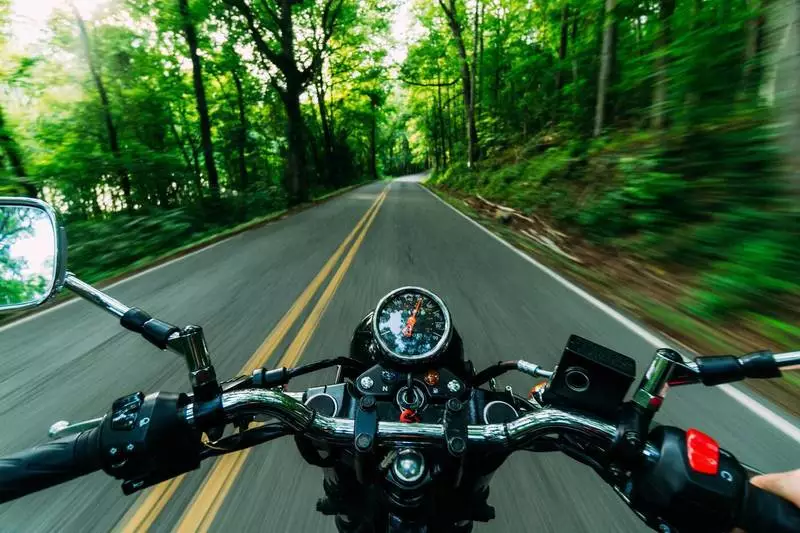 Nocna przejażdżka motorowerem zakończona w więzieniu: grożą mu nawet 2 lata