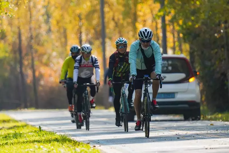Pierwszeństwo rowerzystów na przejeździe - policja wyjaśnia wątpliwości