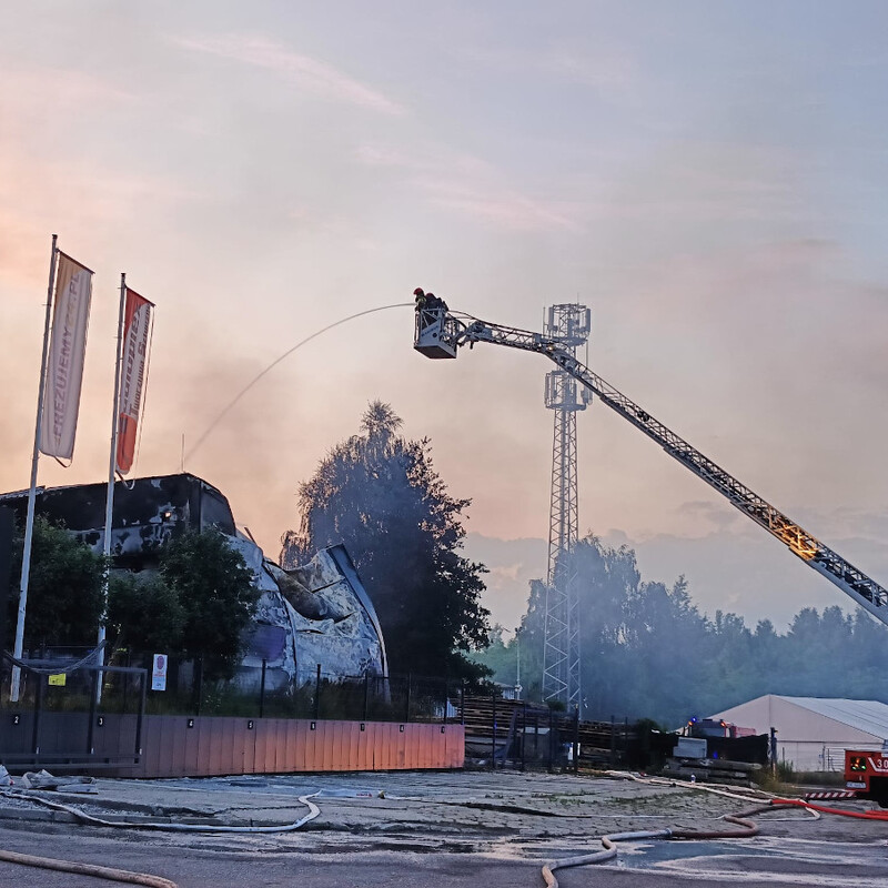 Pożar w hali produkcyjnej – służby kryzysowe zabezpieczyły sytuację w Siemianowicach
