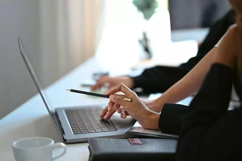 Praca zdalna jako freelancer: jak efektywnie zarządzać czasem i przestrzenią pracy