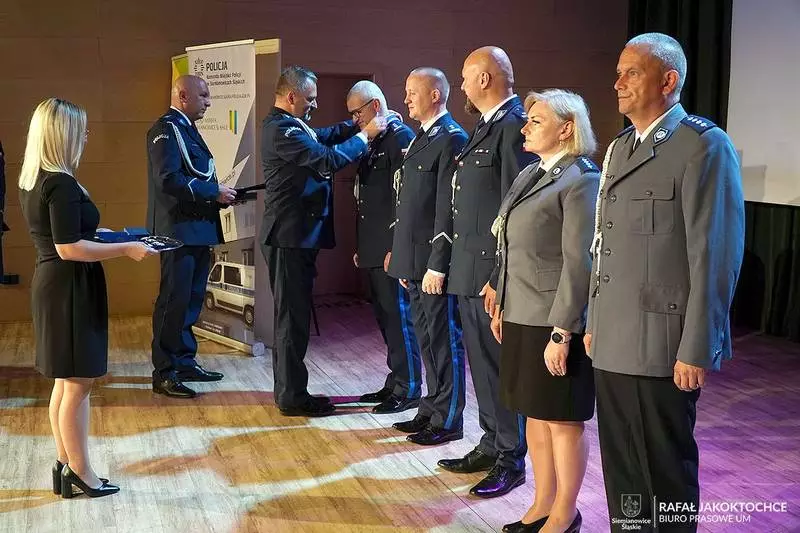 Siemianowicki komendant policji odznaczony medalem Krzyża Niepodległości