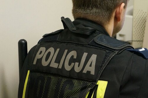Siemianowiczanin dziękuje dzielnicowemu za pomoc w sprawach rodzinnych