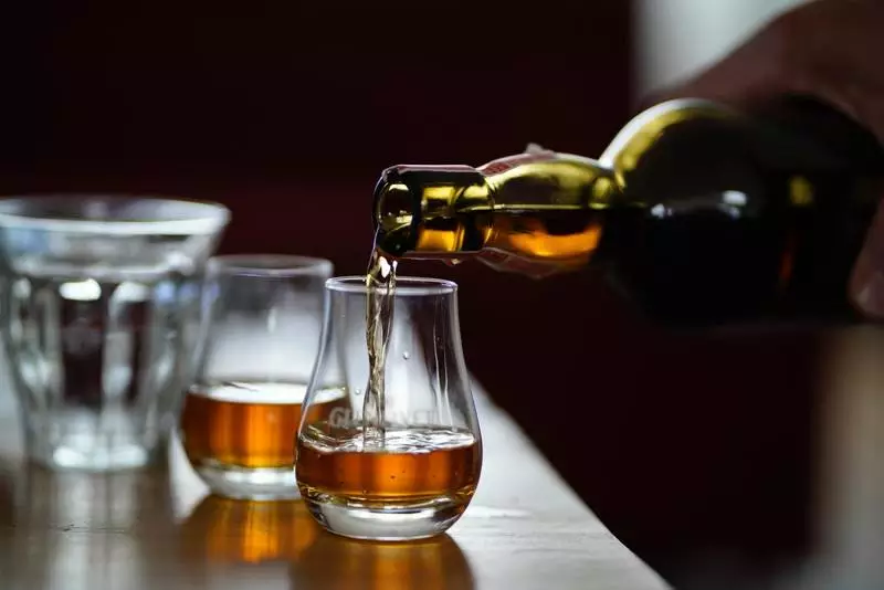 Whisky - skąd pochodzi ten popularny trunek?